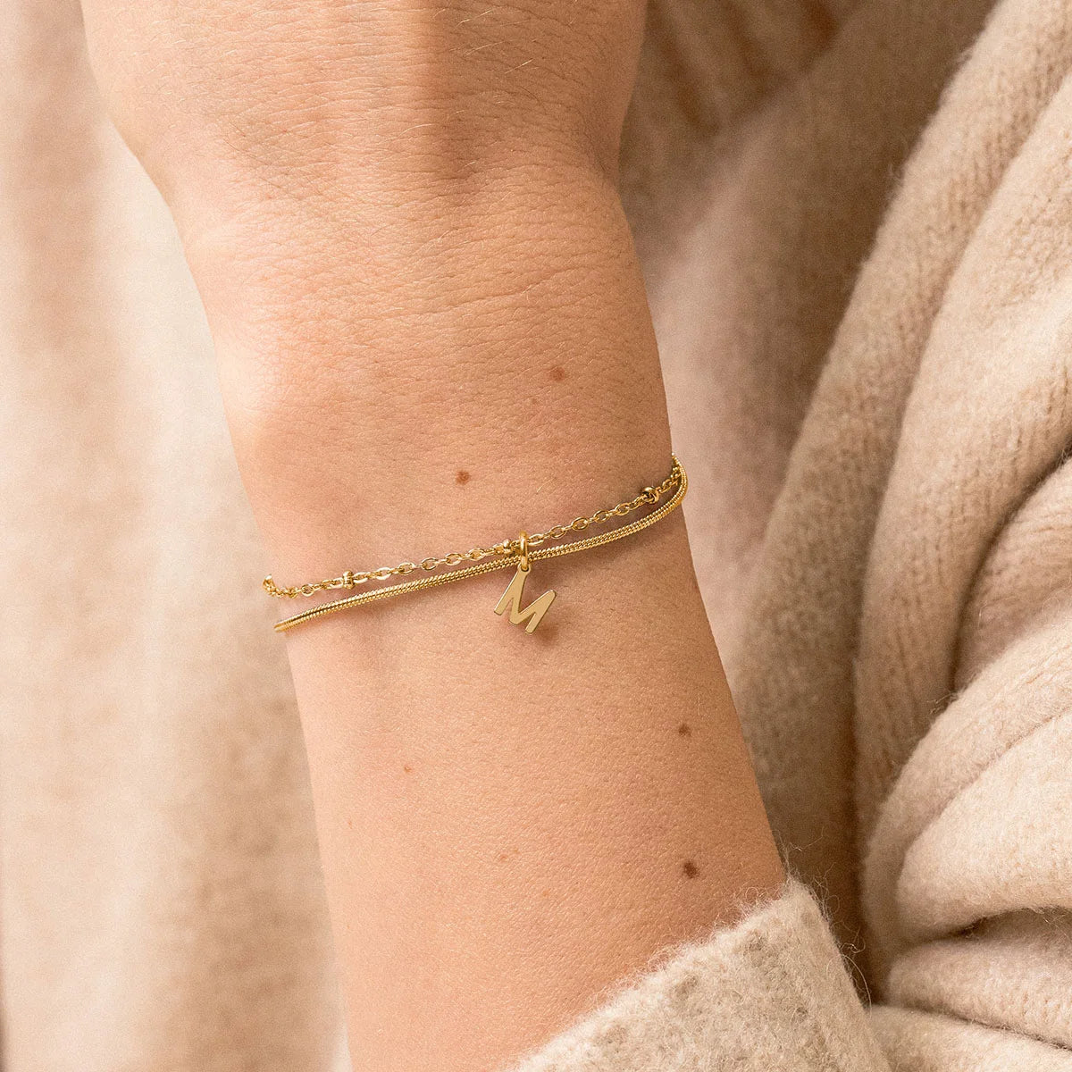 Bracelet double rang lettre à personnaliser - Doré