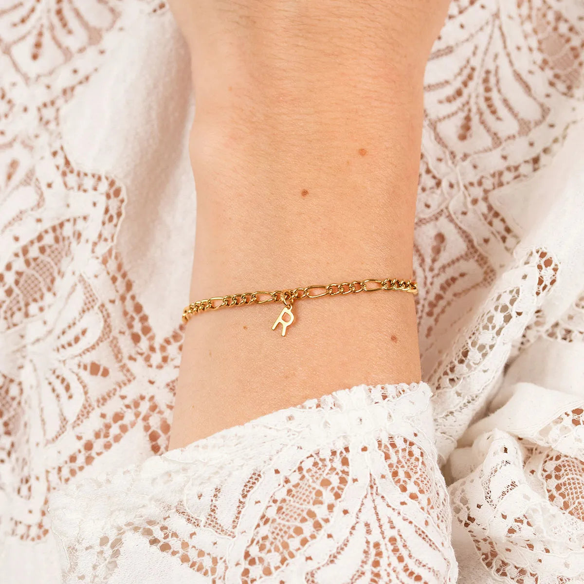 Bracelet chaîne figaro avec lettre à personnaliser - Doré