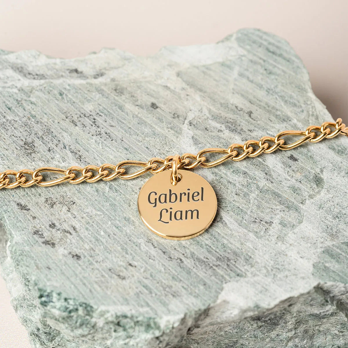 Bracelet chaîne figaro médaille à personnaliser - Doré