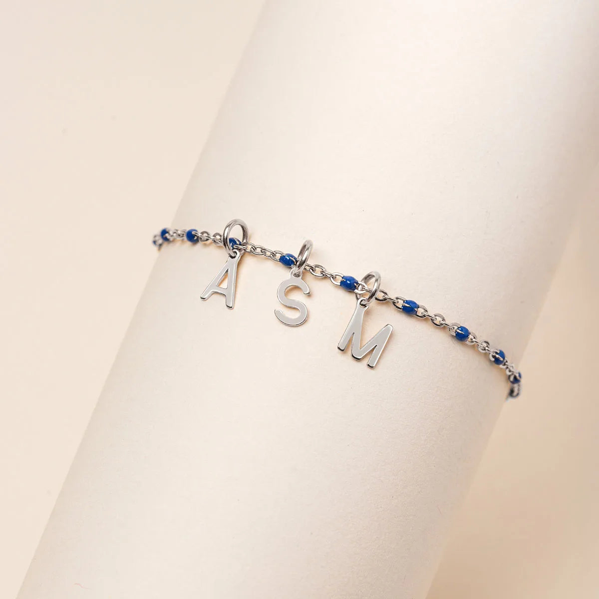 Bracelet chaîne perlée avec lettre à personnaliser - Acier