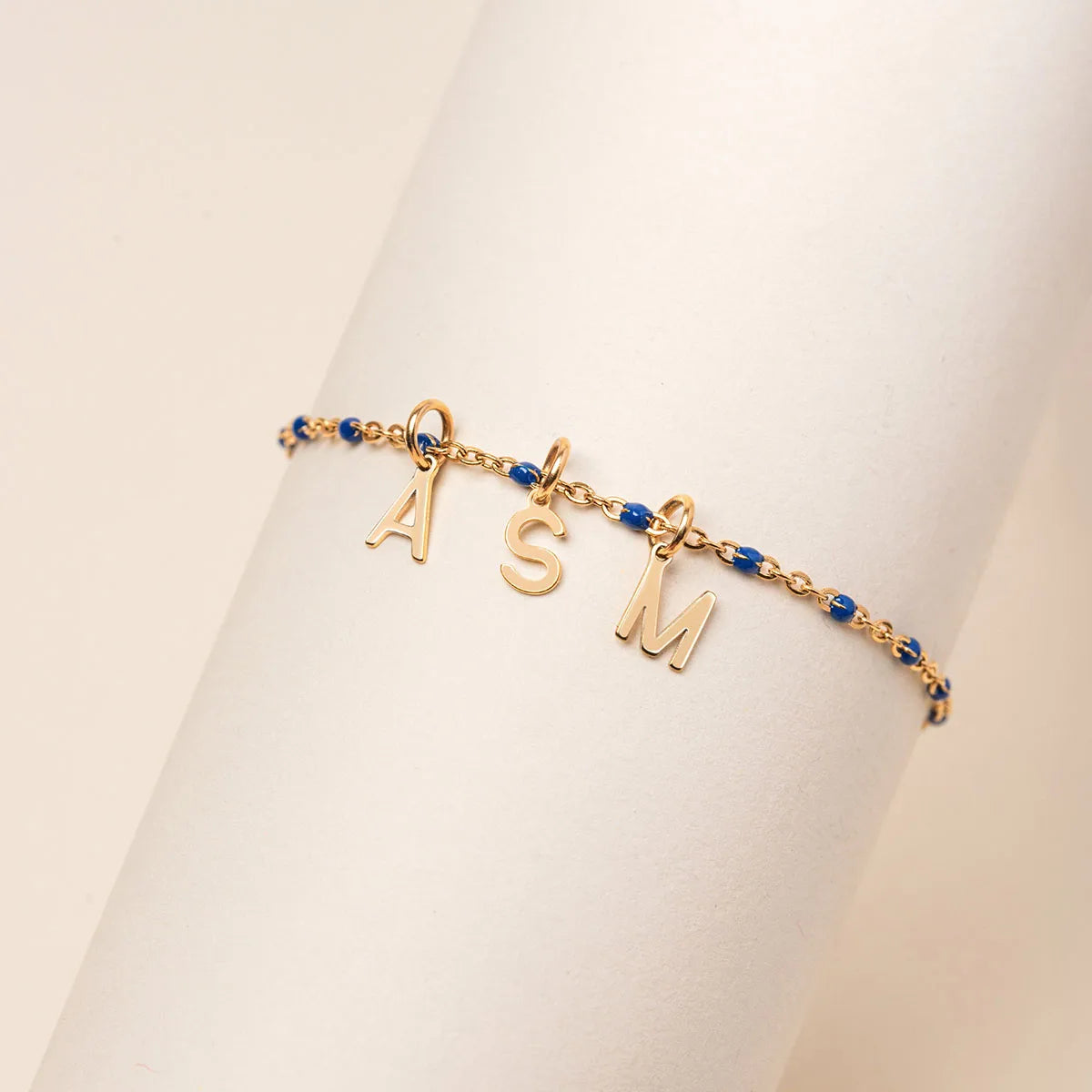 Bracelet chaîne perlée avec lettre à personnaliser - Doré