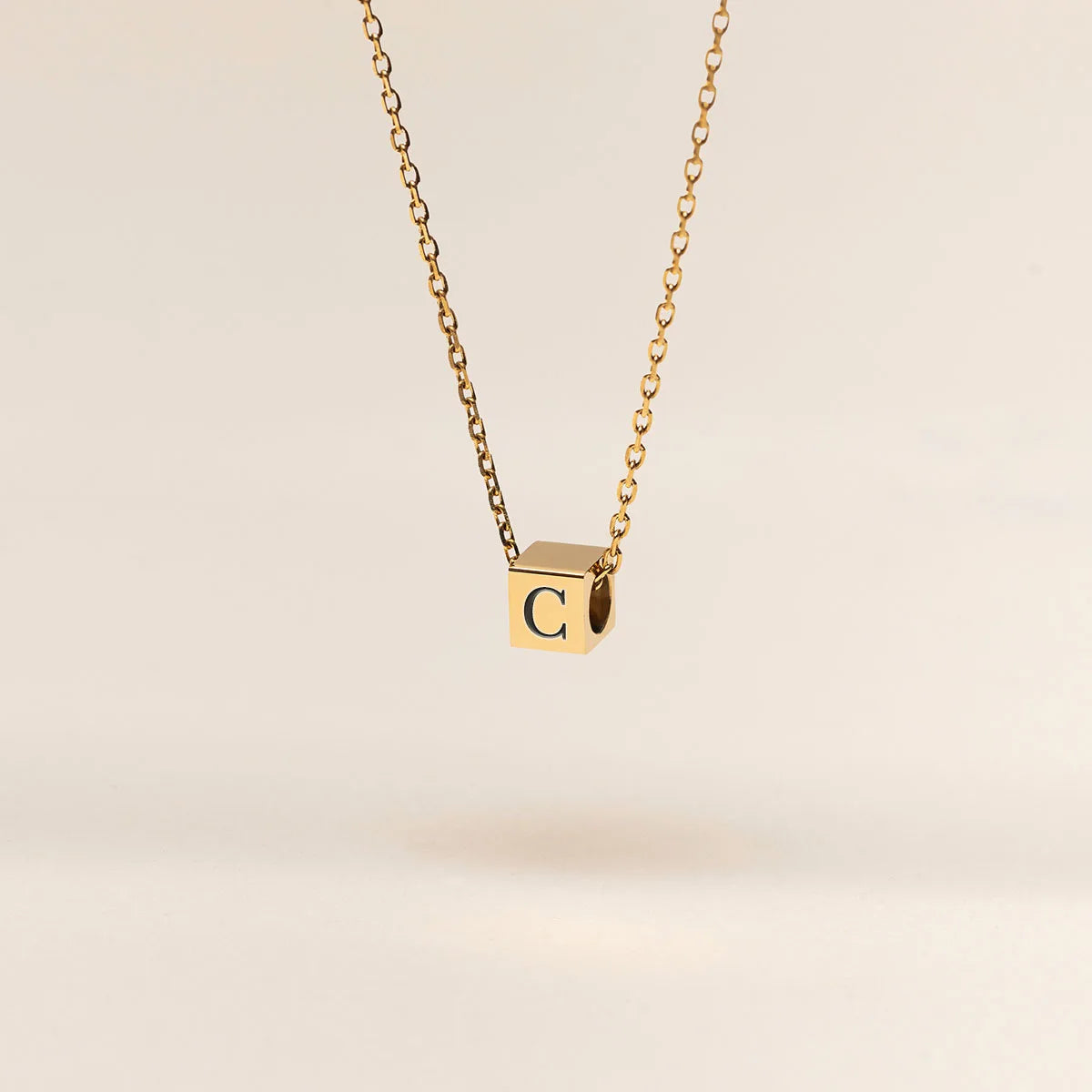 Collier petit cube à personnaliser - Doré