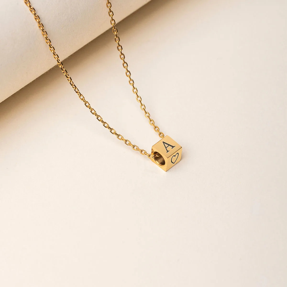 Collier petit cube à personnaliser - Doré