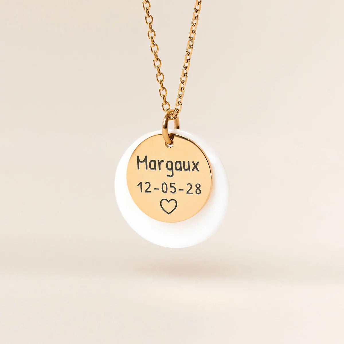 Collier nacre et médaille à personnaliser - Doré