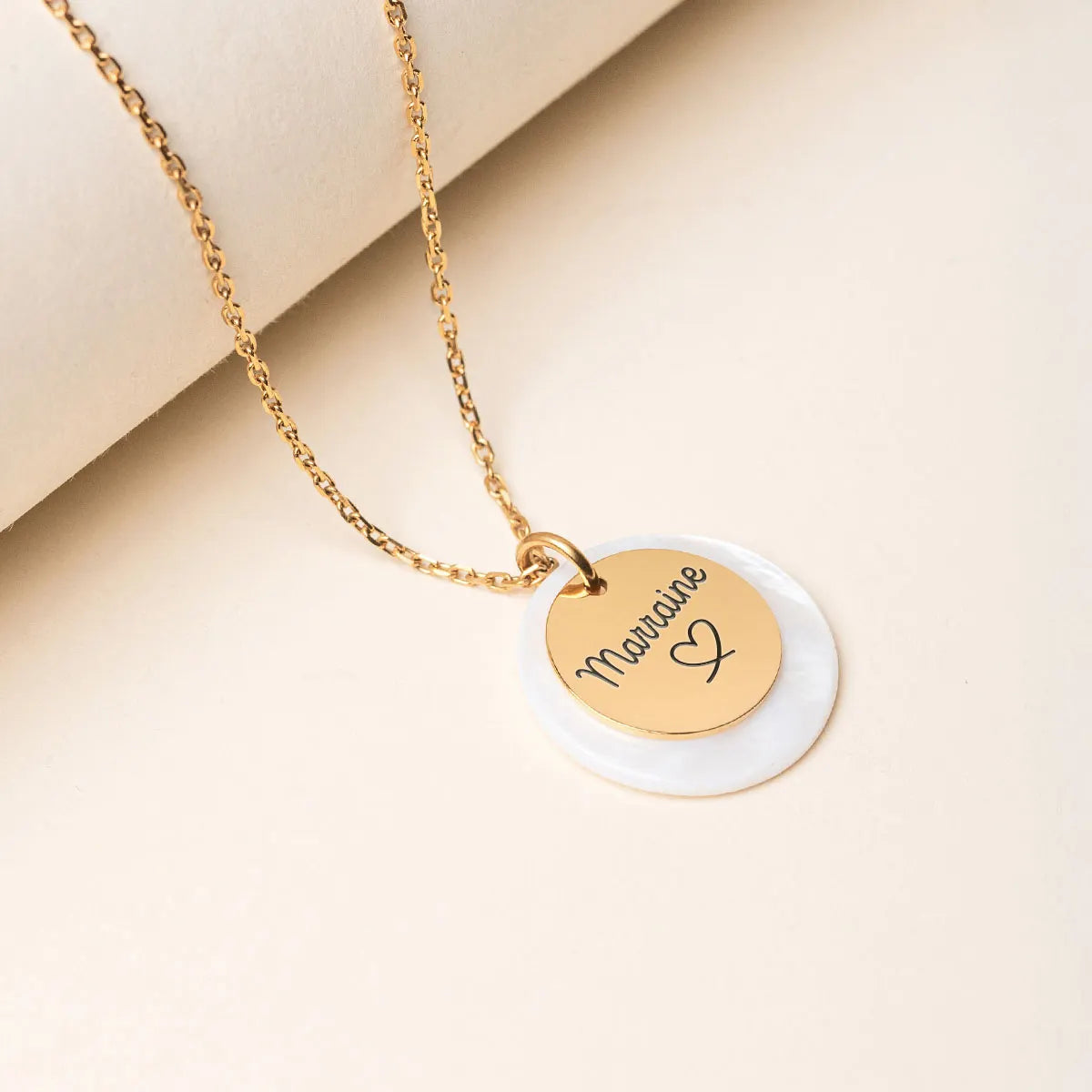 Collier nacre et médaille à personnaliser - Doré