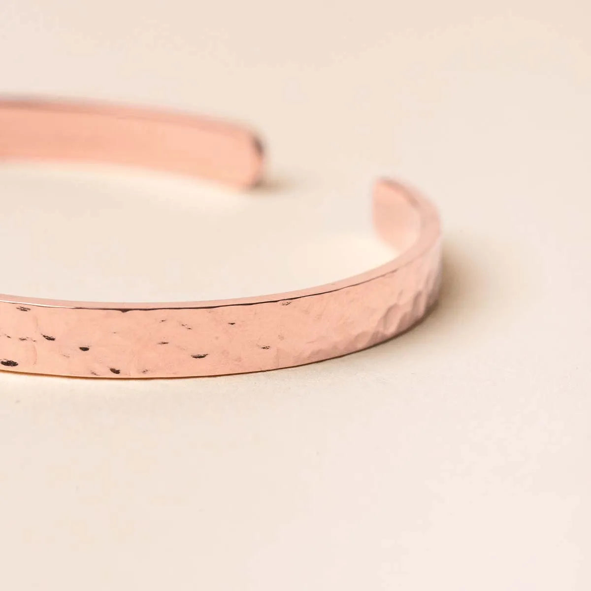 Bracelet jonc martelé médaille à personnaliser - Rose doré