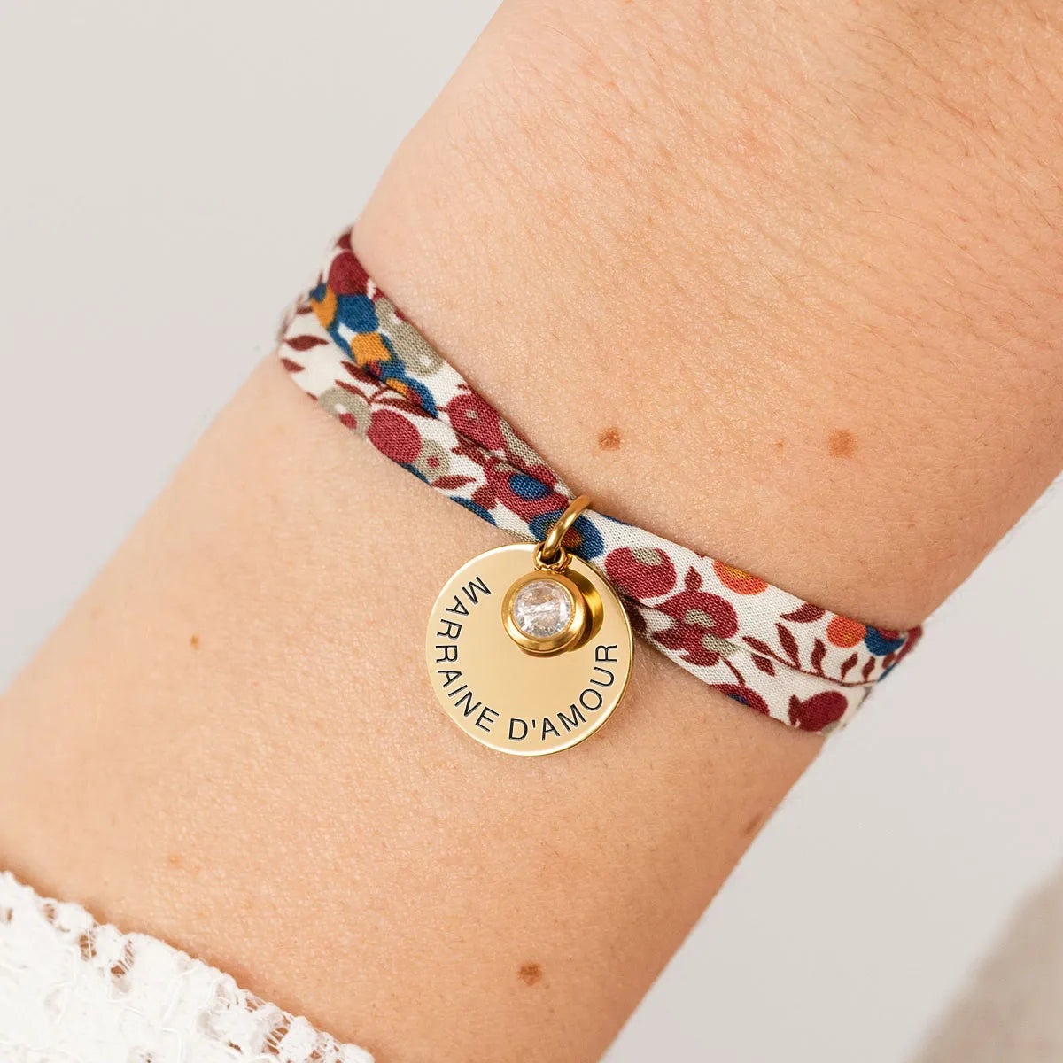 Bracelet Liberty médaille et pierre de naissance à personnaliser - Doré